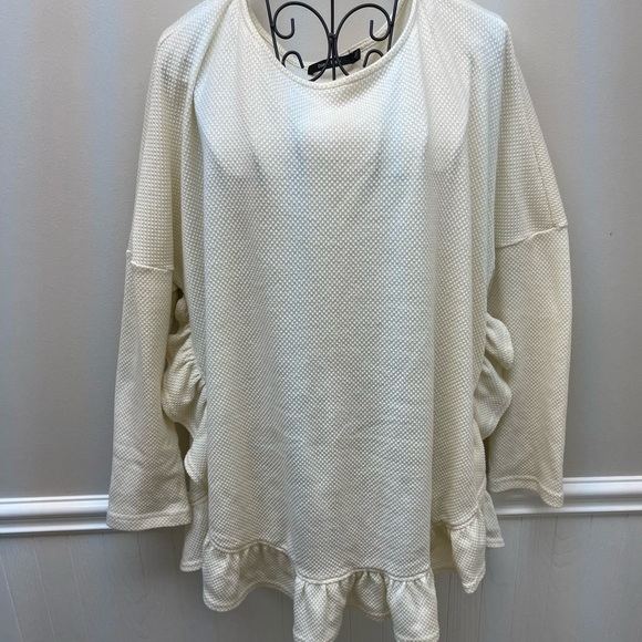 Doe & Rae Ruffled Top - Picture 2 of 4